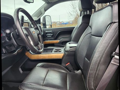 Used 2015 Chevrolet Silverado 2500 LTZ w/ LTZ Plus Package image 13