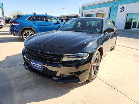 Used 2022 Dodge Charger SXT w/ Leather Interior Group image 3
