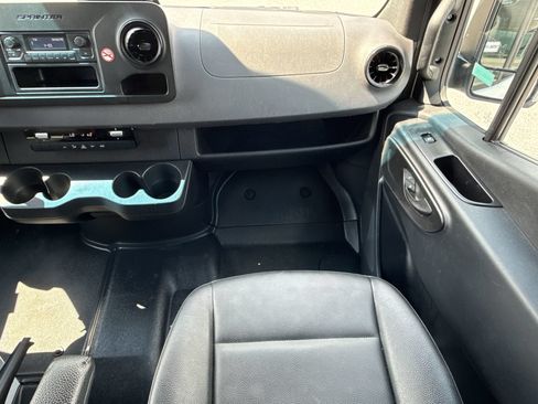 Used 2025 Mercedes-Benz Sprinter 2500 image 25