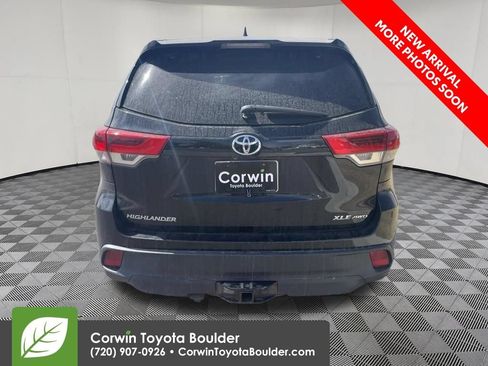 Used 2017 Toyota Highlander XLE AWD/4WD image 6