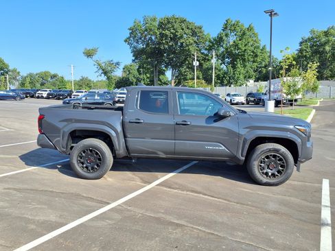 Certified 2025 Toyota Tacoma SR5 w/ SR5 Upgrade Package AWD/4WD image 2