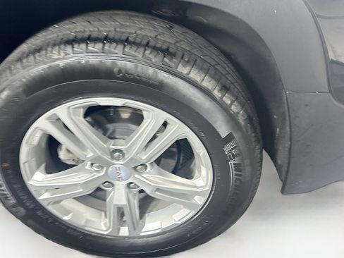 Used 2024 GMC Terrain SLE image 11