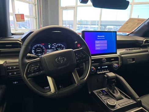 Used 2025 Toyota Tacoma TRD Sport image 16