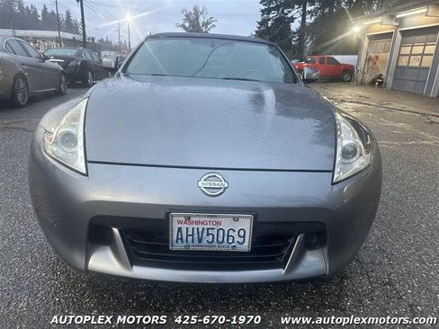 Used 2011 Nissan 370Z Touring w/ Sport Pkg image 2