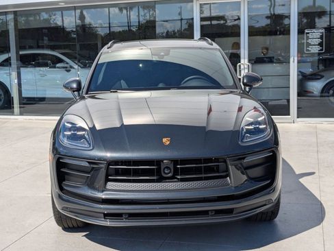 Certified 2025 Porsche Macan image 6
