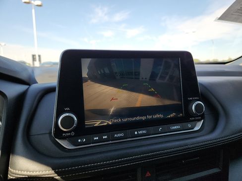 Used 2024 Nissan Rogue S image 18