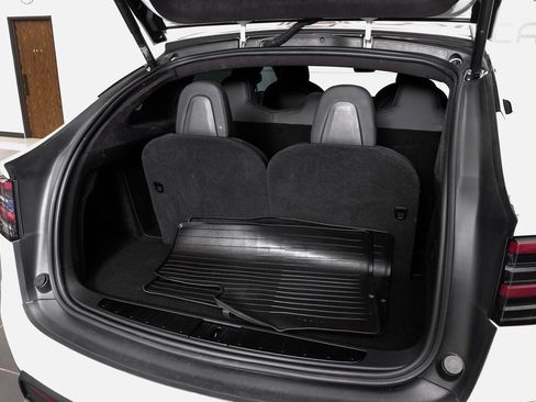 Used 2022 Tesla Model X image 59