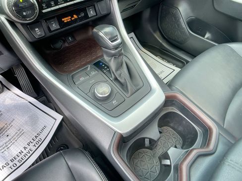 Used 2020 Toyota RAV4 Limited image 21