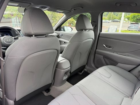 Used 2024 Hyundai Elantra SE FWD image 30