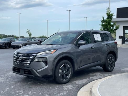 Used 2024 Nissan Rogue SV AWD/4WD image 4