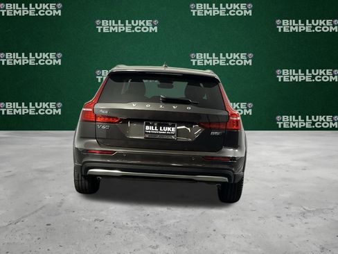 Used 2025 Volvo V60 B5 Cross Country Plus image 8
