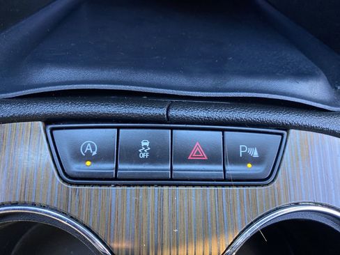 Used 2021 GMC Acadia SLE image 37