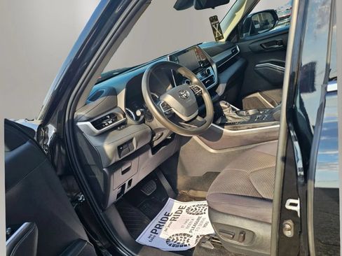 Used 2022 Toyota Highlander L AWD/4WD image 6