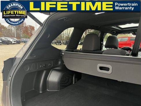 Used 2025 Subaru Forester Premium image 9