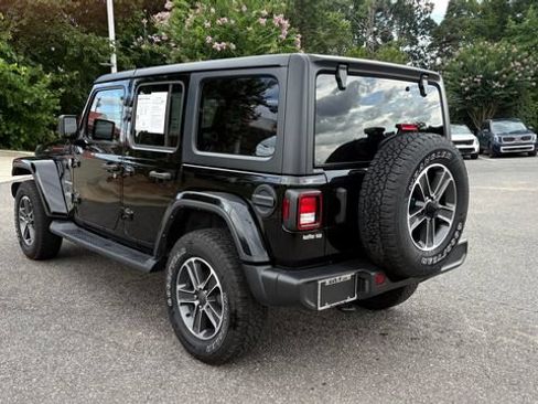 Used 2023 Jeep Wrangler Unlimited Sahara AWD/4WD image 4