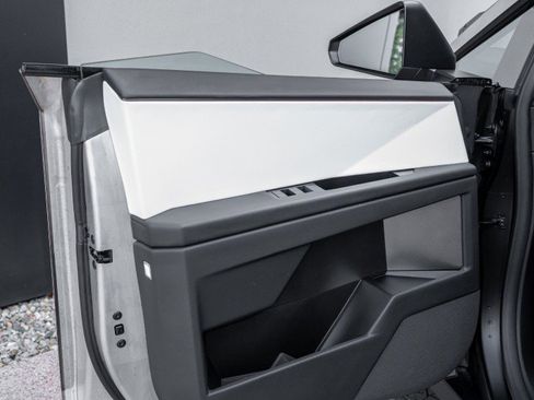 Used 2024 Tesla Cybertruck AWD Crew Cab image 14