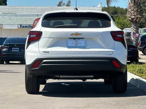 New 2026 Chevrolet Trax LS w/ LS Convenience Package FWD image 5