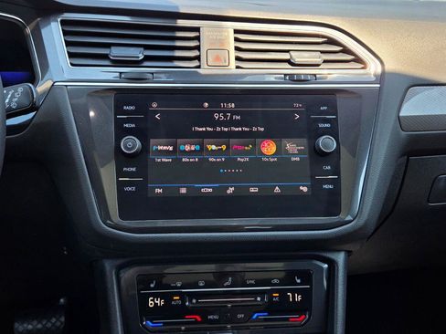 Certified 2023 Volkswagen Tiguan SE w/ Panoramic Sunroof Package FWD image 30