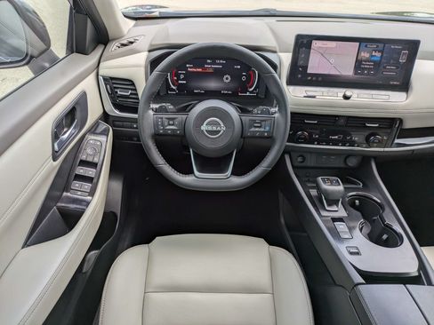 Used 2024 Nissan Rogue SL FWD image 18