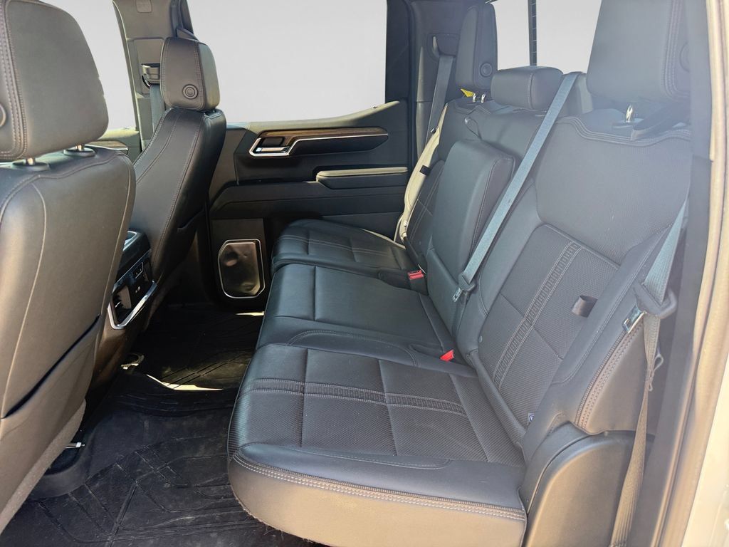 Used 2022 Chevrolet Silverado 1500 High Country w/ High Country Premium Package AWD/4WD image 35