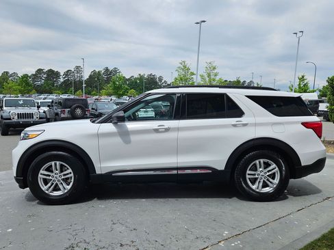 Used 2023 Ford Explorer XLT w/ Equipment Group 202A RWD image 4