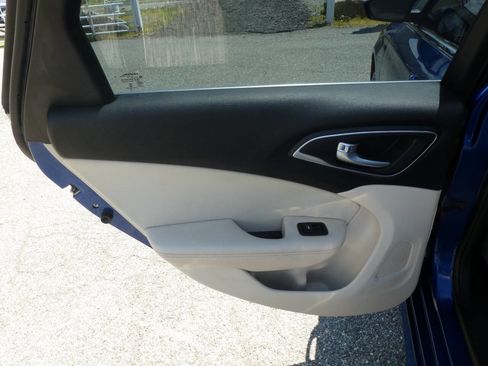 Used 2015 Chrysler 200 Limited FWD image 20
