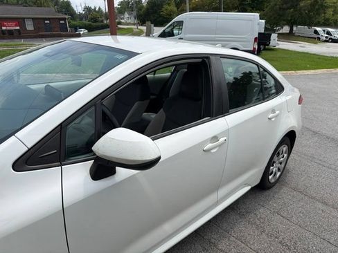 Used 2020 Toyota Corolla LE FWD image 5