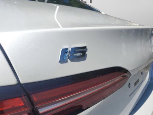 Used 2025 BMW i5 eDrive40i w/ Premium Package image 6