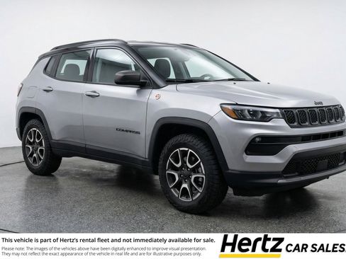 Used 2025 Jeep Compass Trailhawk AWD/4WD image 1