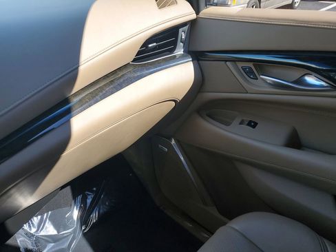 Used 2018 Cadillac Escalade Platinum image 19