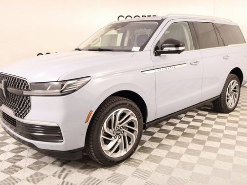 New 2025 Lincoln Navigator Reserve image 10