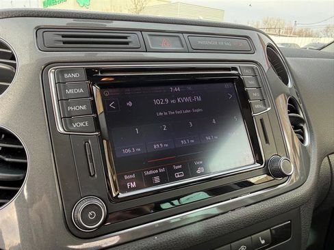 Used 2017 Volkswagen Tiguan Sport image 14