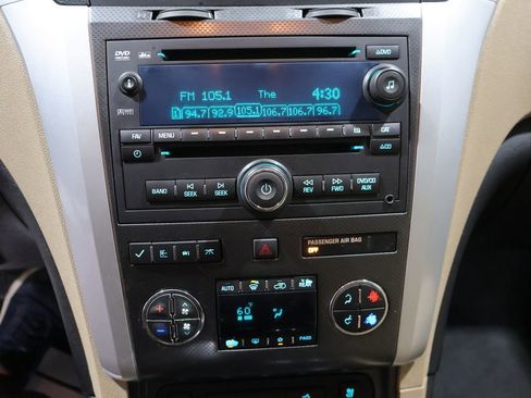 Used 2011 Chevrolet Traverse LTZ AWD/4WD image 29