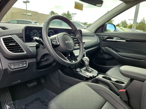 Used 2025 Kia Seltos EX image 19