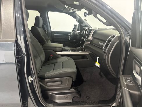 New 2026 RAM 1500 4x4 Crew Cab image 21