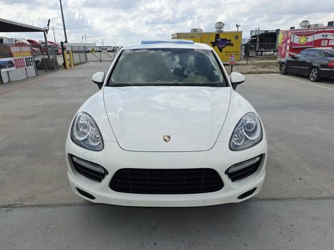 Used 2011 Porsche Cayenne Turbo image 4