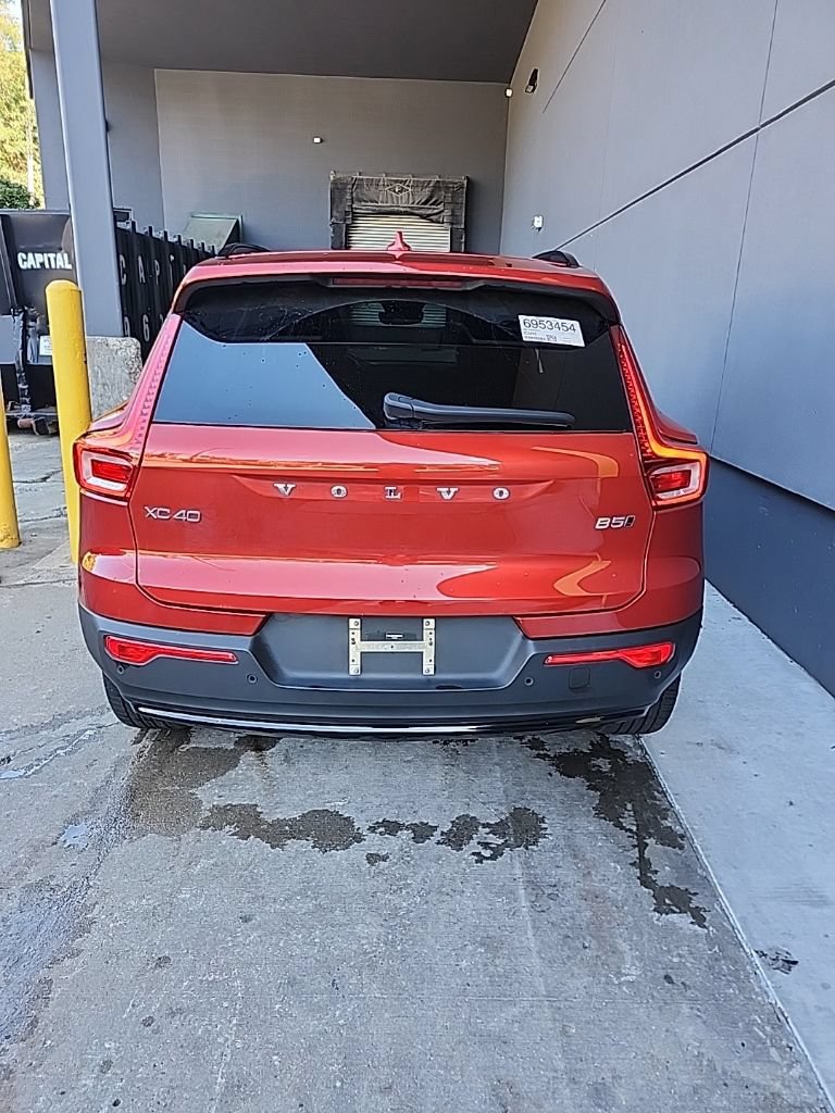 Certified 2025 Volvo XC40 B5 Plus AWD/4WD image 4