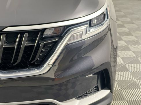 Certified 2022 Kia Carnival LX image 9