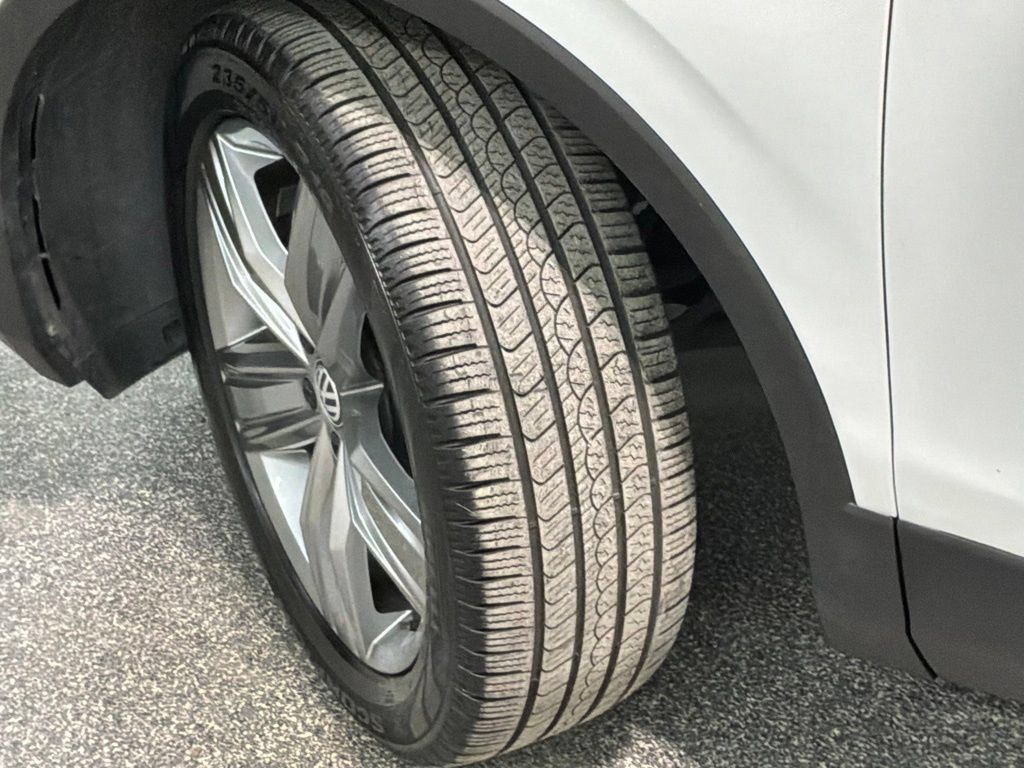 Used 2018 Volkswagen Tiguan SEL Premium AWD/4WD image 32