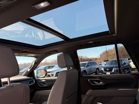 Used 2023 GMC Yukon SLT w/ SLT Premium Package image 15