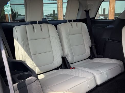 Used 2016 Ford Explorer Platinum AWD/4WD image 34