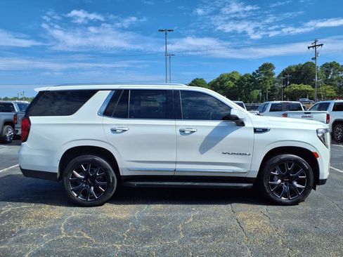 Used 2021 GMC Yukon SLT w/ SLT Luxury Plus Package image 3