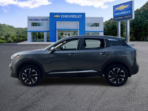 Used 2025 Nissan Kicks SV image 3