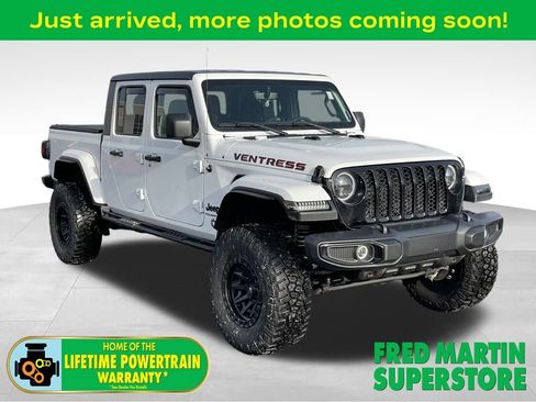 Used 2023 Jeep Gladiator Sport image 1