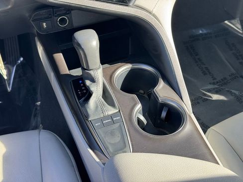 Used 2024 Toyota Camry SE image 15