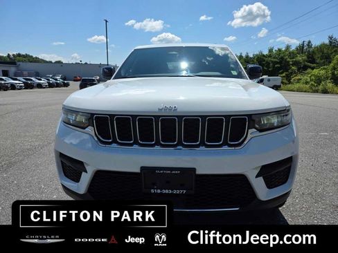 Used 2024 Jeep Grand Cherokee Laredo AWD/4WD image 2