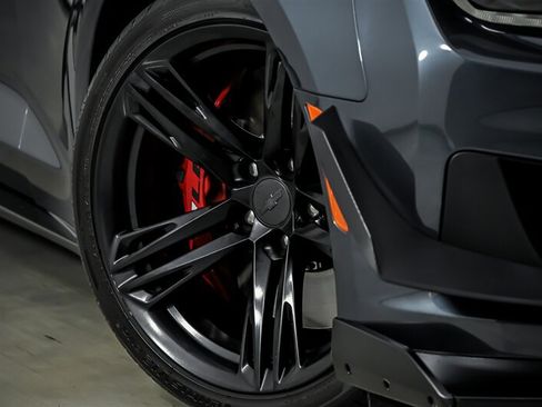 Used 2019 Chevrolet Camaro ZL1 RWD image 3