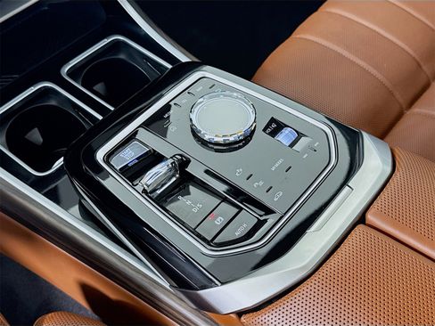 Used 2023 BMW 760i xDrive w/ Luxury Rear Seating Package image 14