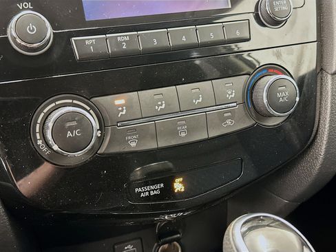 Used 2017 Nissan Rogue S image 23