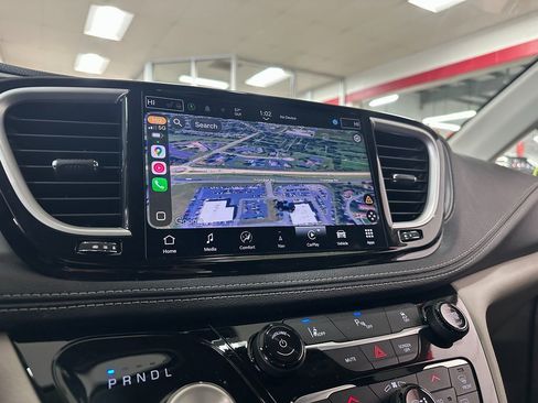 Certified 2024 Chrysler Pacifica Select image 25